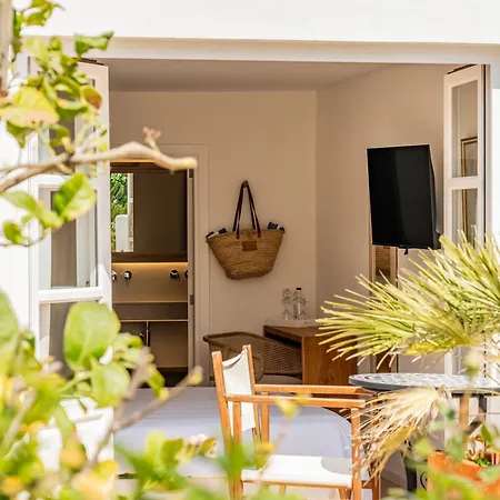 The Sea Club Bed & Breakfast 3*
