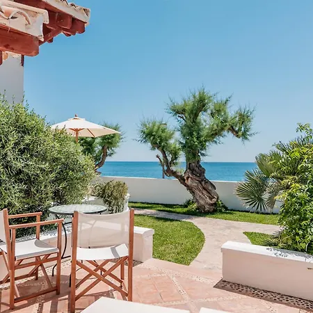 The Sea Club Bed and breakfast